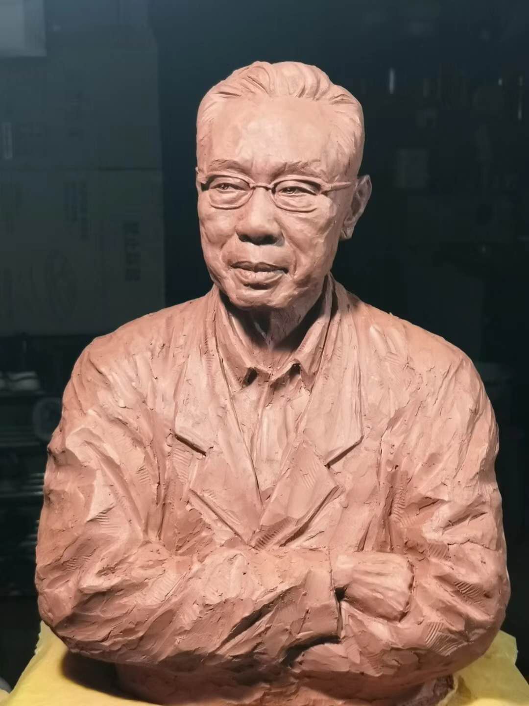 4，专业组，泥塑《国士无双—钟南山院士》张庆.jpg